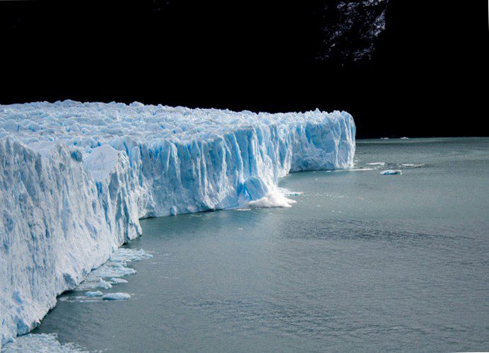 Iceberg (Photo: Miriam Duran/unsplash)